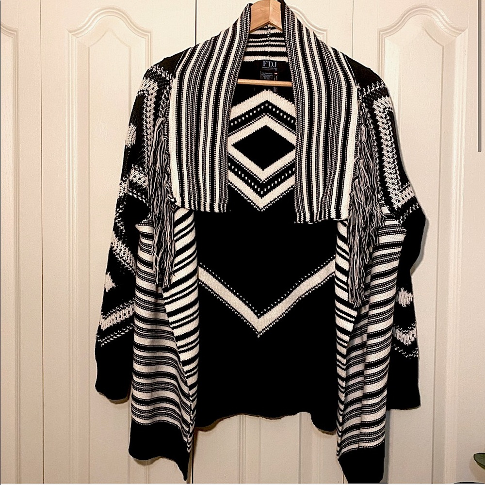 FDJ open front cozy cardigan poncho black white
